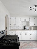 Building Photo - 1308 W Linn St