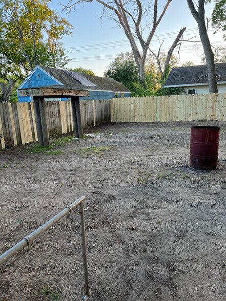 Building Photo - 51539 Pond St