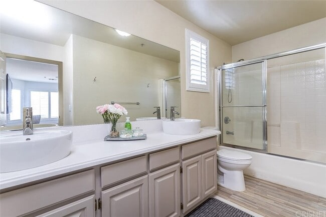 Master Bathroom - 10352 Las Lunitas Ave