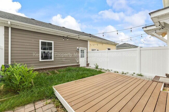 Building Photo - 611 Vero Street
