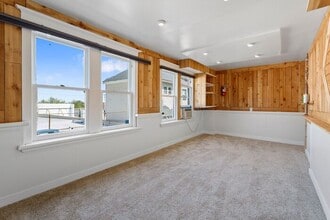 Building Photo - Large Studio apt close in SW! Pets OK!