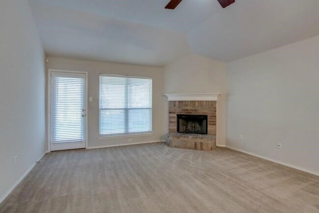 Building Photo - 10708 Braemoor Dr