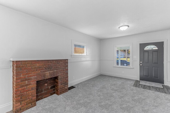 Building Photo - Single Family Home