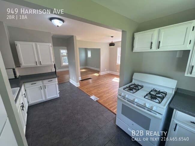 Building Photo - 949 Harrison Ave