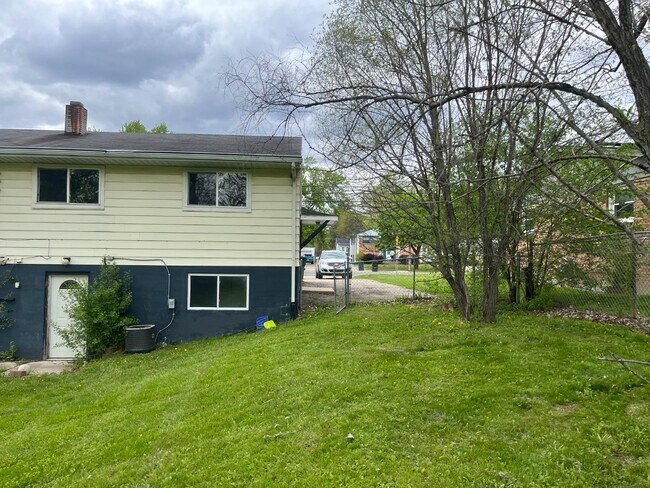 Building Photo - 1628 Haslett Rd
