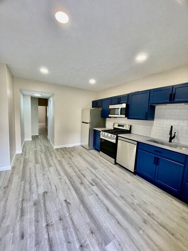 Building Photo - 112 Hemlock St