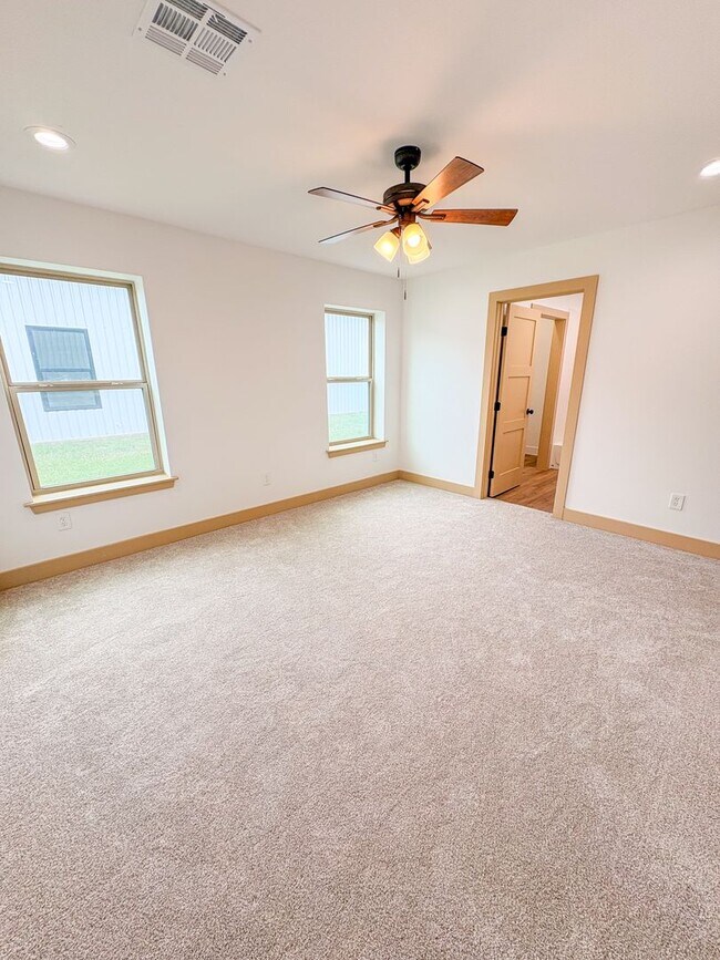 Building Photo - 1105 E Navarro-
