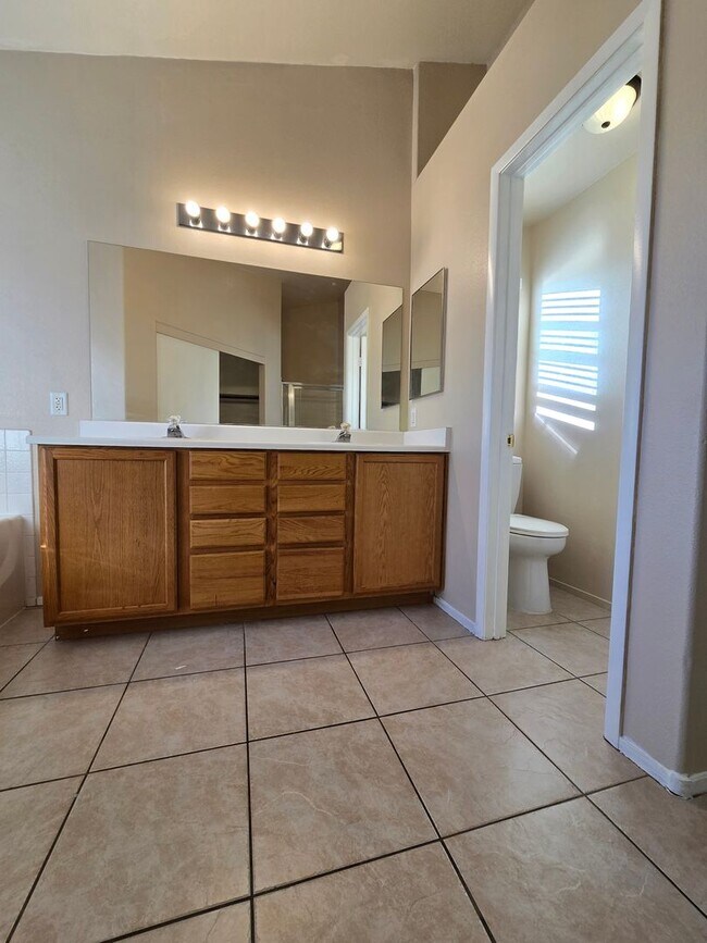 Building Photo - Spacious Two-Story Home in a Cul-de-Sac Location