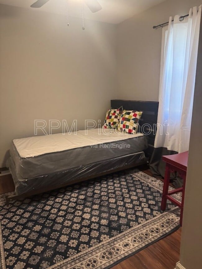 Building Photo - 807 Hall St NW