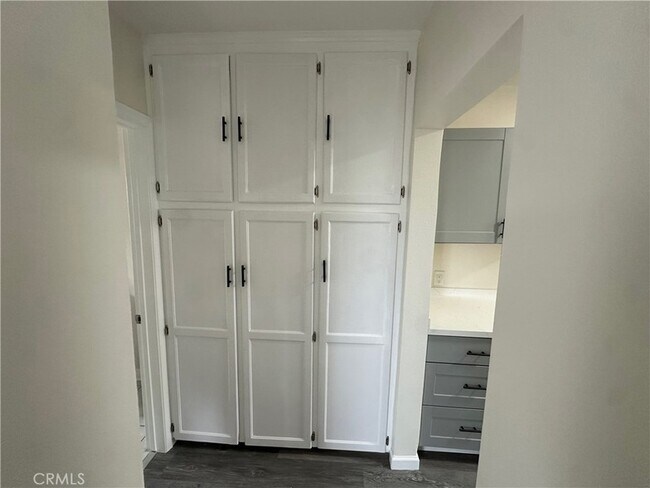 Building Photo - 6326 Franklin Ave