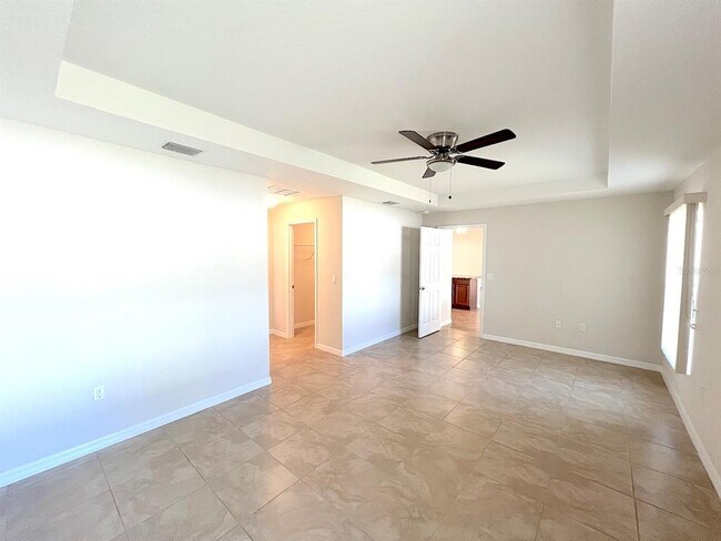 Building Photo - 9 Raemond Ln