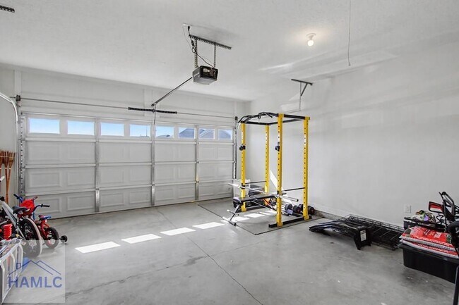 Building Photo - 413 Mcclelland Lp NE