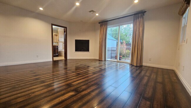 Building Photo - Exquisite 4 Bedroom + Office Single-Level Residence with Pool/BBQ in a Prime South-of-the-Bouleva...