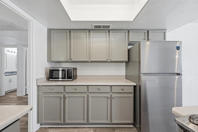 Building Photo - 124 E Minton Dr