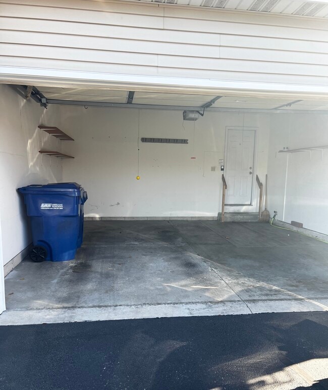 Building Photo - 1129 Golf Ct