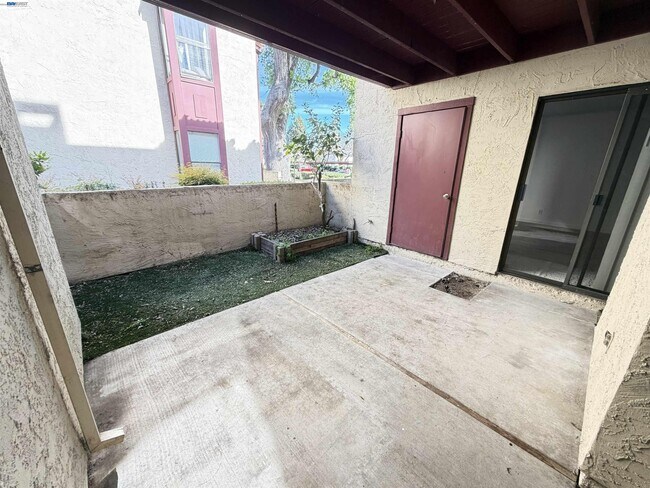 Building Photo - 1391 Monument Blvd