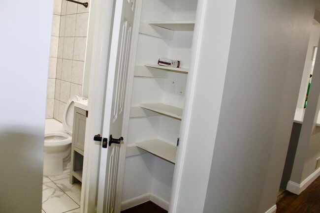 Building Photo - 5707 Alan Dr