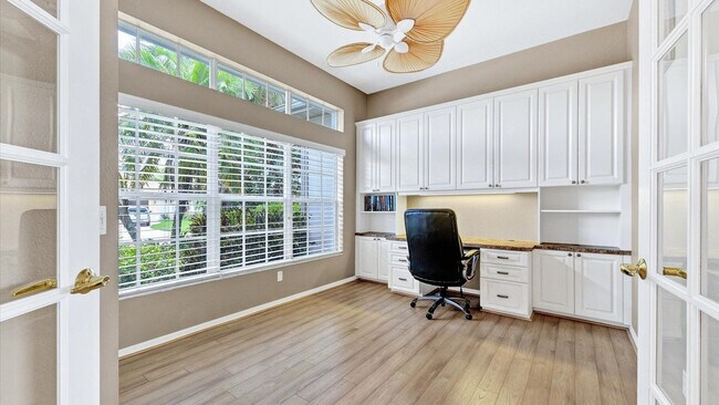Building Photo - 974 Rotonda Cir