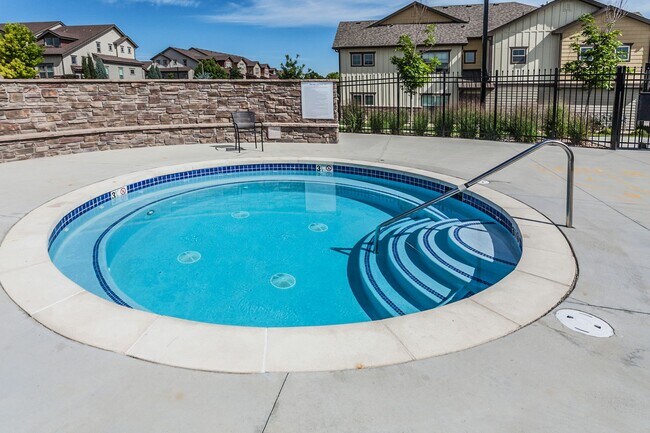 Building Photo - Great Townhouse in Windsor