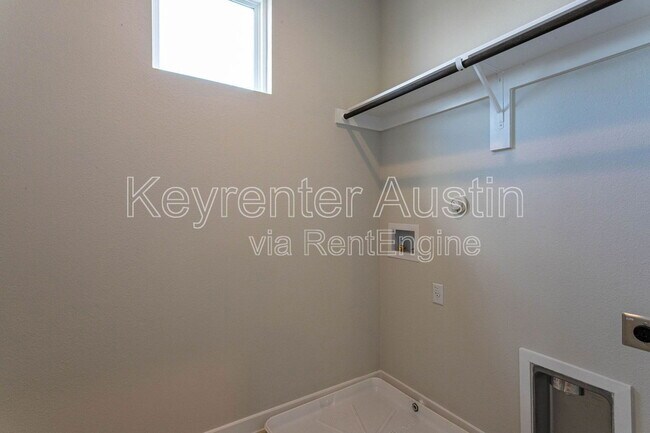 Building Photo - 2308 Mazmorra St