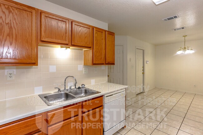 Building Photo - 4907 John David Dr