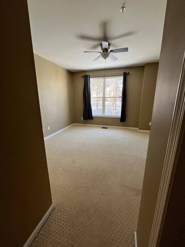 Building Photo - 43935 Hickory Corner Terrace