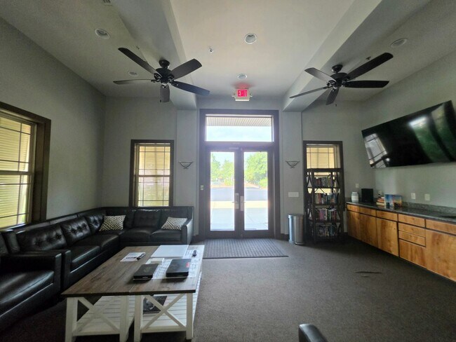 Building Photo - 1430 Regency Rd