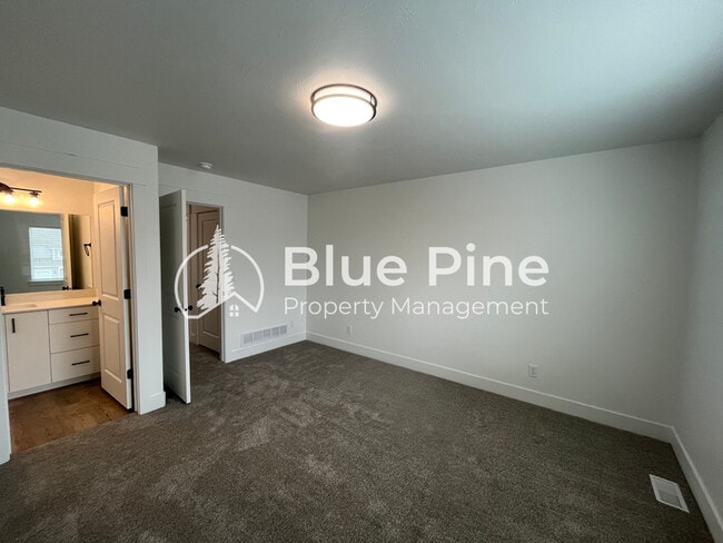 Building Photo - 1195 E Jaylee Dr