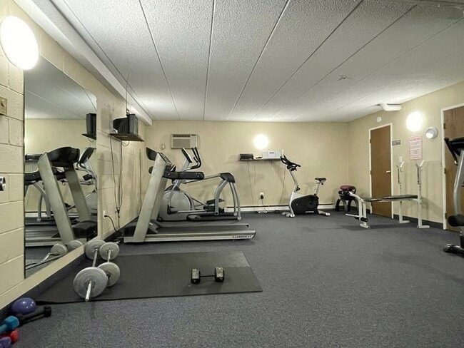 Building Photo - 308 Quarry St