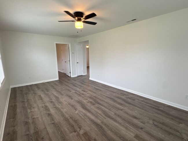 Building Photo - 400 W Market St