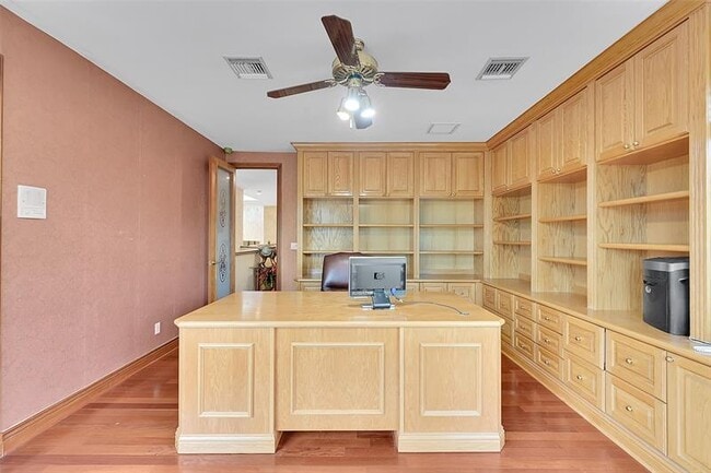 Building Photo - 4200 Coral Hills Dr