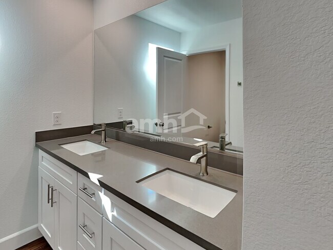 Building Photo - 10186 W Oleta Ave