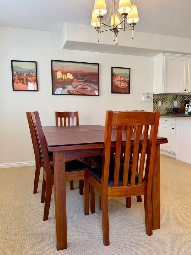 Building Photo - Townhouse within Walking Distance of Downtown Sugarhouse