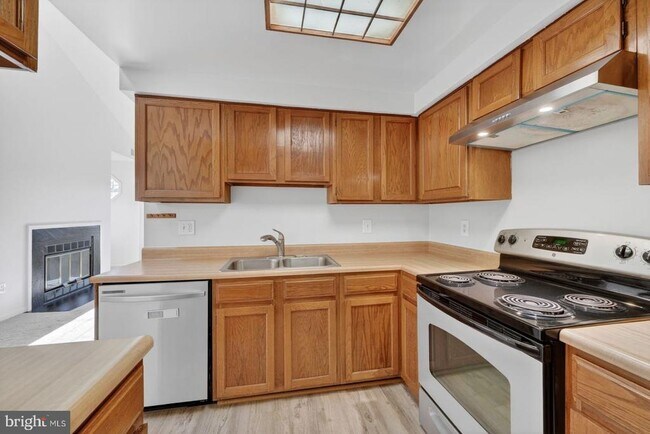 Building Photo - 6903 Sandra Marie Cir