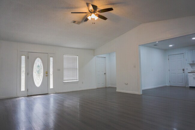 Building Photo - 233 Grand Prix Dr