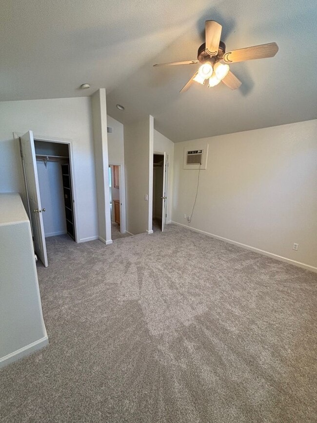 Building Photo - 4 bedroom 2.5 Bathroom Skyhawk Single Fami...