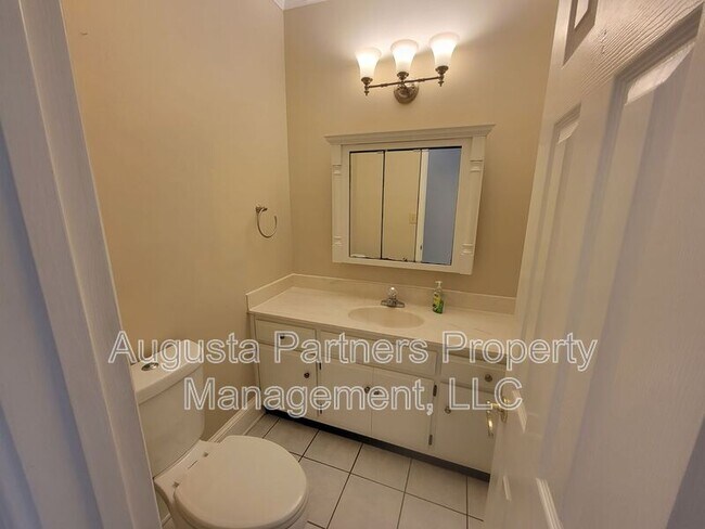 Building Photo - 650 Woodstone Way