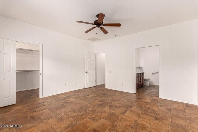 Building Photo - 10847 W Avenida Del Rey