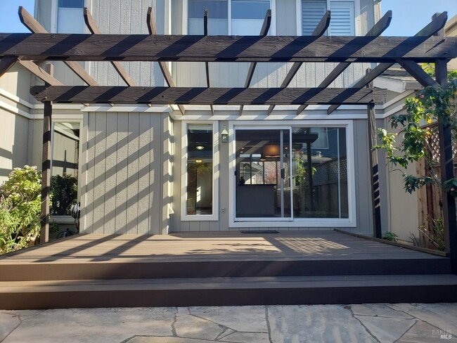 Building Photo - 6 Narragansett Cove