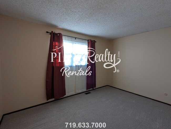 Building Photo - 4025 Cantrell Dr