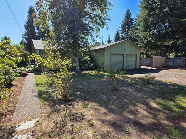 Building Photo - Charming 3 bedroom 2 bath