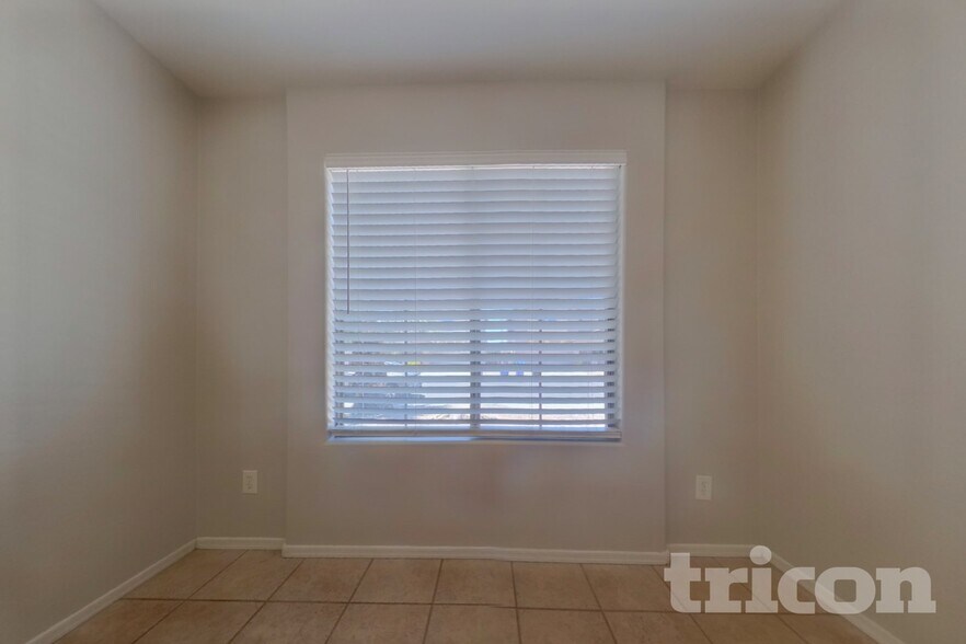 Building Photo - 2215 S 83rd Ln