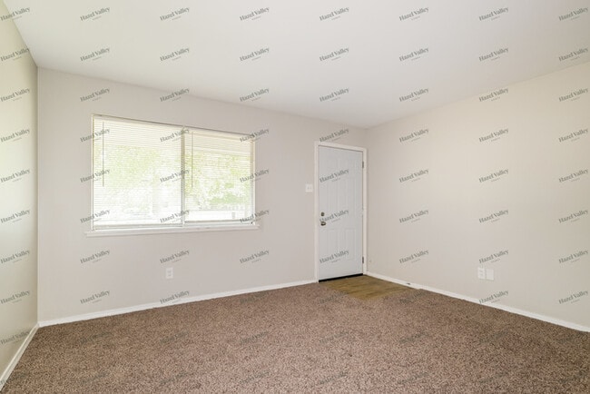 Building Photo - 680 Lexington Park
