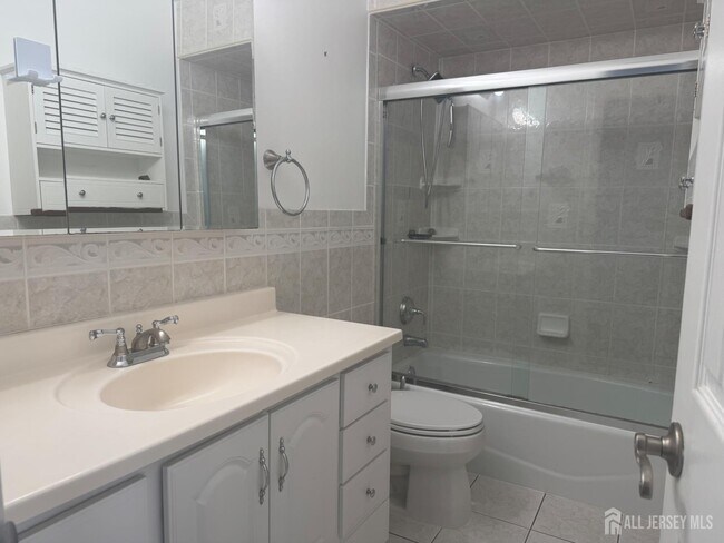 Building Photo - 256 Willowbrook Dr