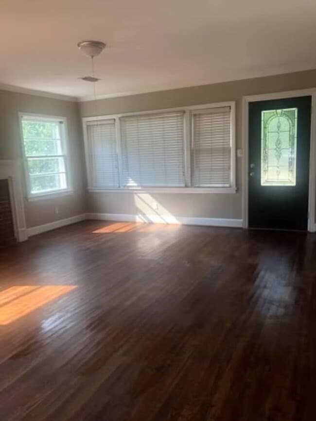 Building Photo - Charming home on Fairview St