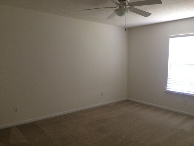 Building Photo - 3 Bed / 2 Bath Single Family Home for Rent...