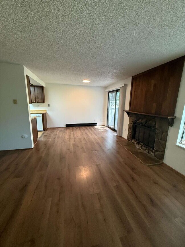 Building Photo - Hidden Gem in Auburn Available Now!