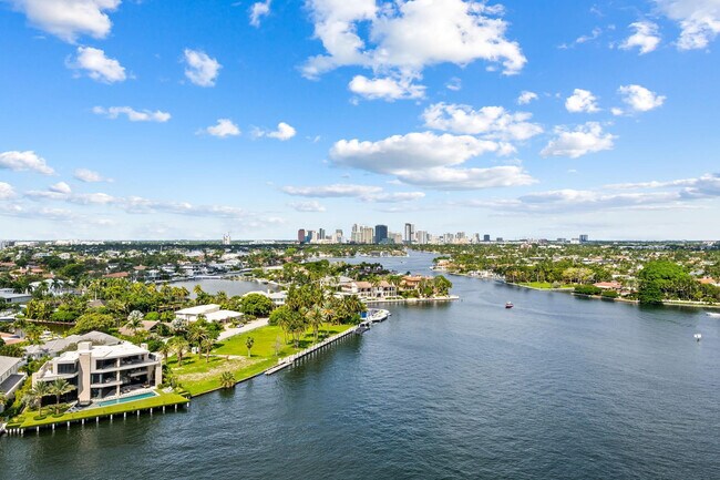 Building Photo - 3055 Harbor Dr