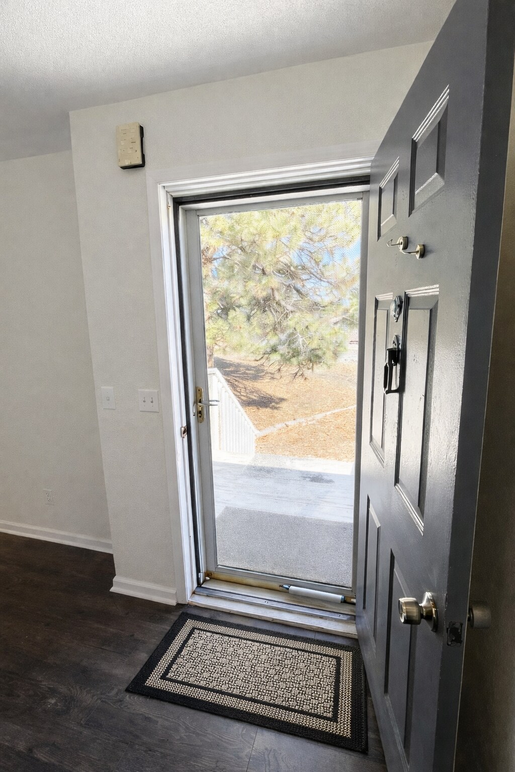 Entryway - 1290 Starling Ln