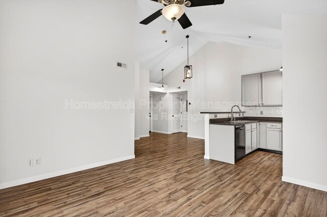 Building Photo - 531 Saravalle Dr